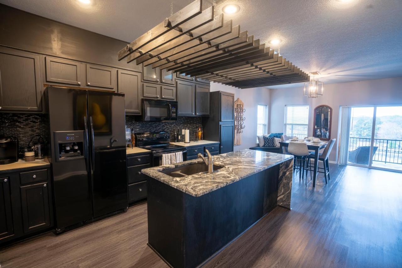 Brooklynn'S Bay, Elegant Lakefront Condo Retreat Hot Springs Bagian luar foto
