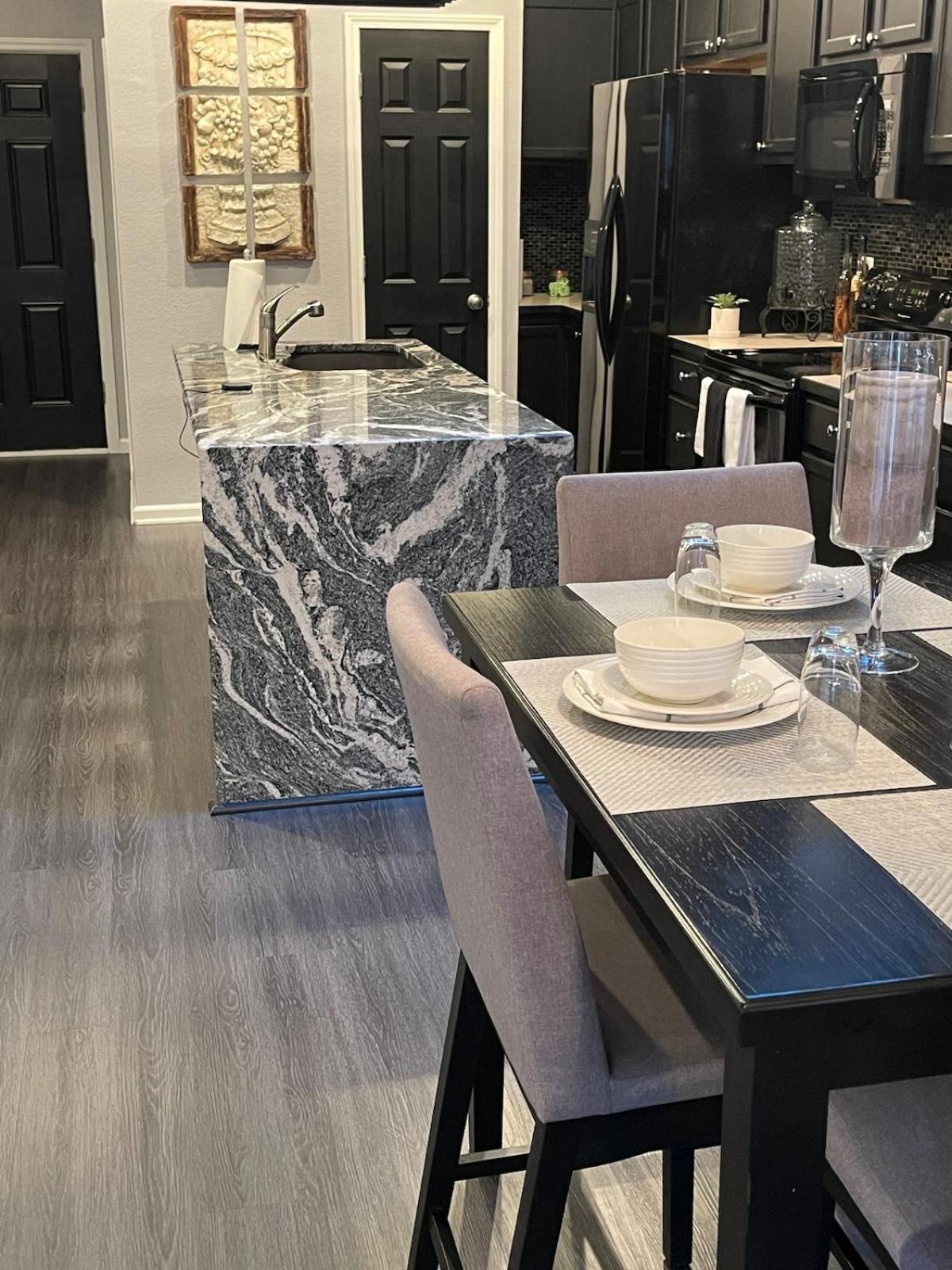 Brooklynn'S Bay, Elegant Lakefront Condo Retreat Hot Springs Bagian luar foto