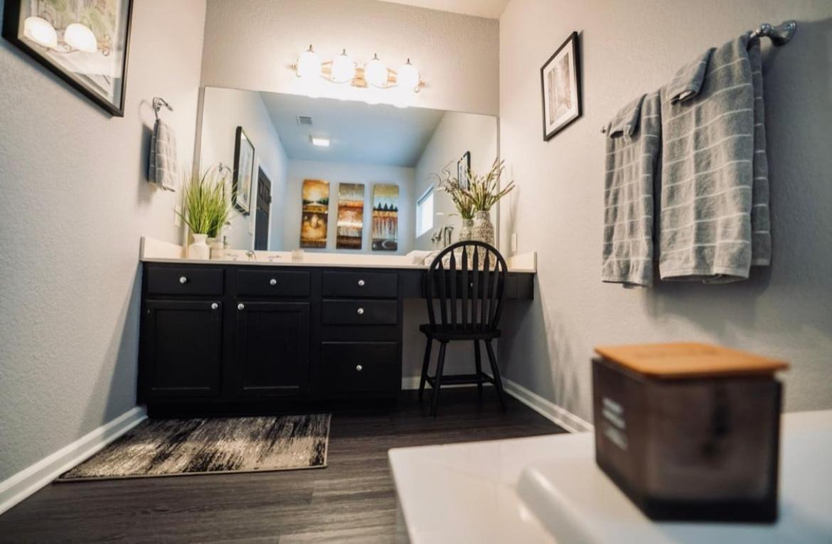 Brooklynn'S Bay, Elegant Lakefront Condo Retreat Hot Springs Bagian luar foto