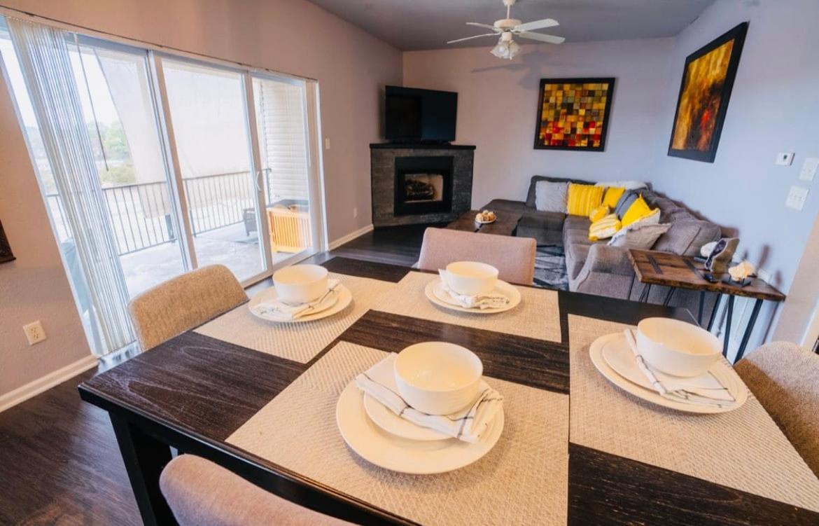 Brooklynn'S Bay, Elegant Lakefront Condo Retreat Hot Springs Bagian luar foto