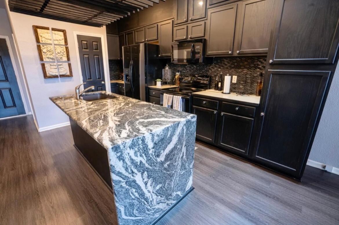 Brooklynn'S Bay, Elegant Lakefront Condo Retreat Hot Springs Bagian luar foto