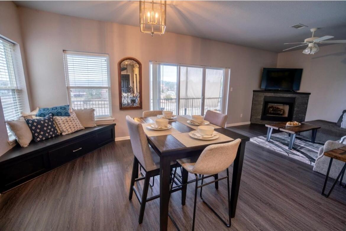 Brooklynn'S Bay, Elegant Lakefront Condo Retreat Hot Springs Bagian luar foto