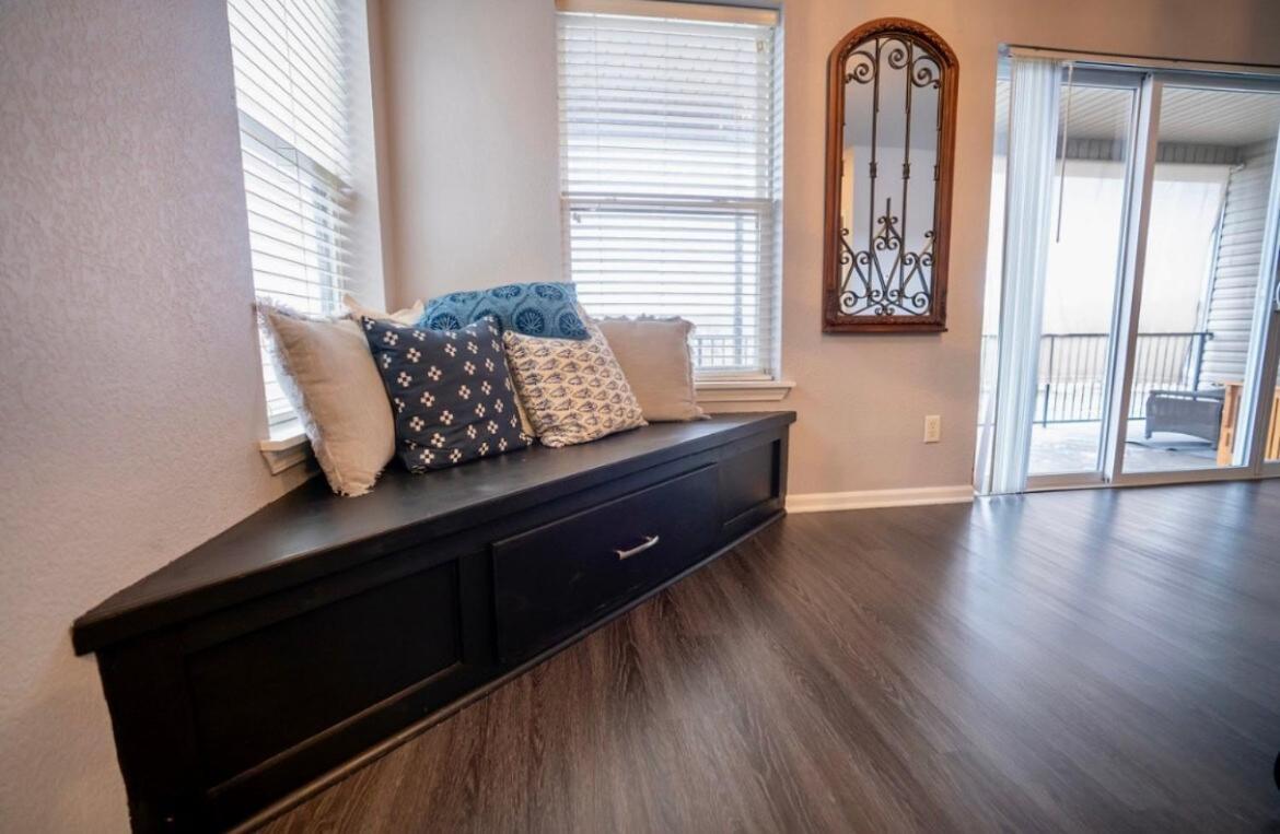 Brooklynn'S Bay, Elegant Lakefront Condo Retreat Hot Springs Bagian luar foto
